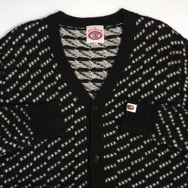 베이프 패턴 울 가디건