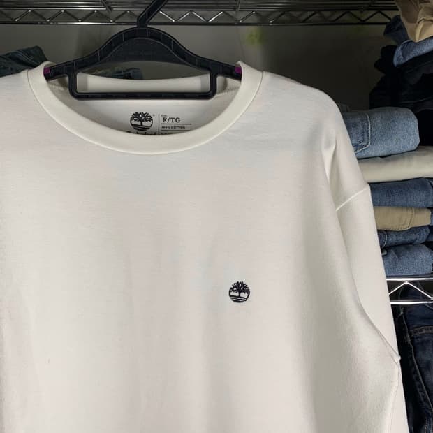 [L] 팀버랜드 스몰로고 베이직 롱슬리브 티셔츠
