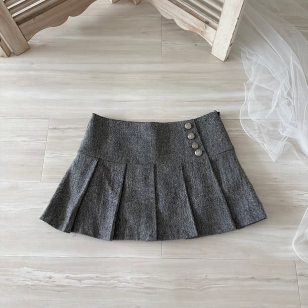 Gray pleated mini skirt