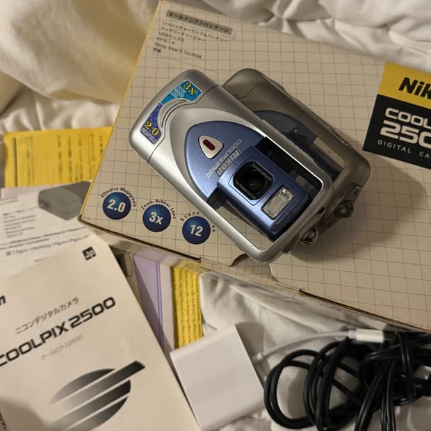 니콘 쿨픽스 2500 빈티지 디카 