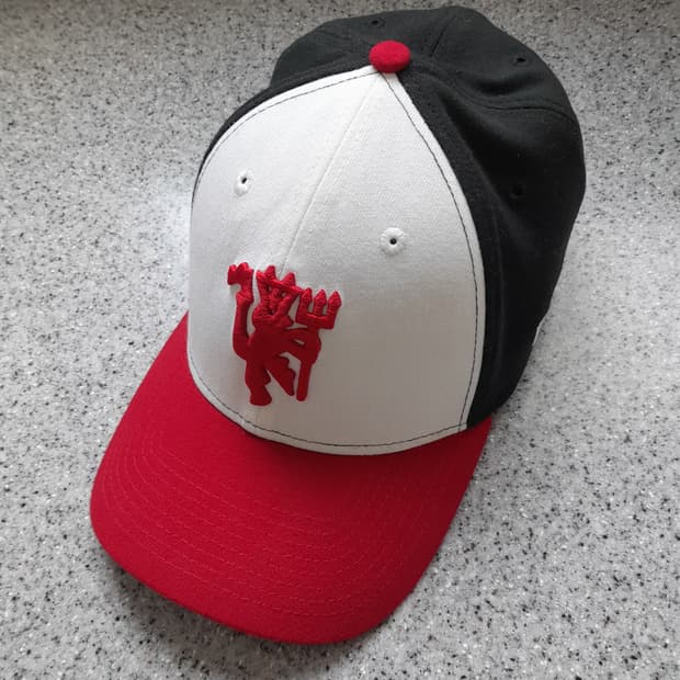 💥뉴에라 X 맨유 밴딩 볼캡 블랙 (L/XL) 