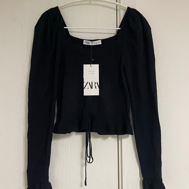 자라 프릴 검정 니트