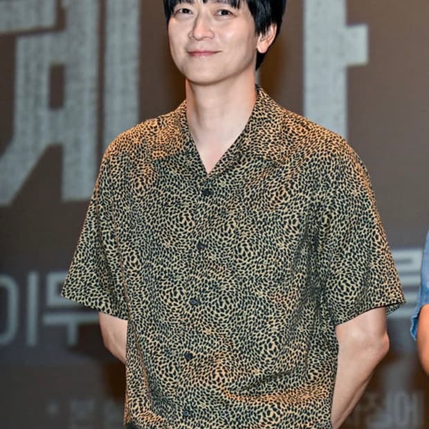 [강동원님 착용] 생로랑 23ss 레오파드 셔츠