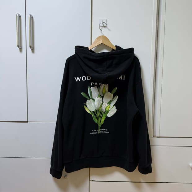 우영미 백로고 튤립 후드티
48사이즈