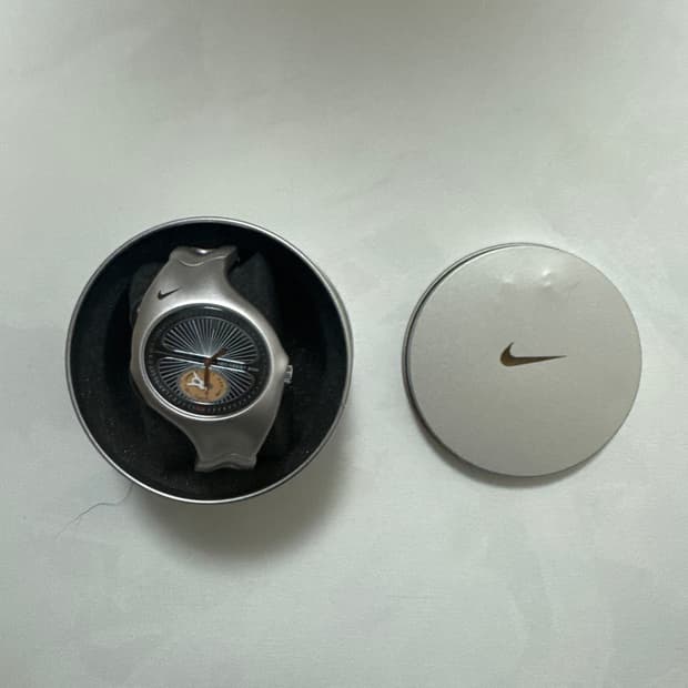 나이키 트라이엑스 시계