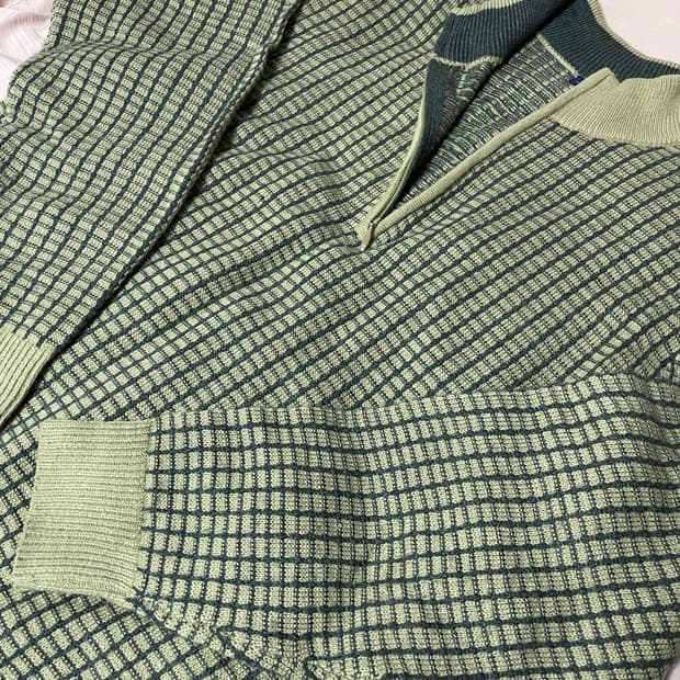 베이지 체크 니트