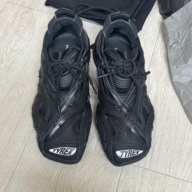 발렌시아가 TYREX 스니커즈 39