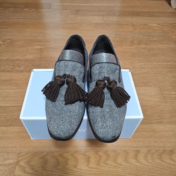 지미추 헤링본 테슬로퍼 40.5