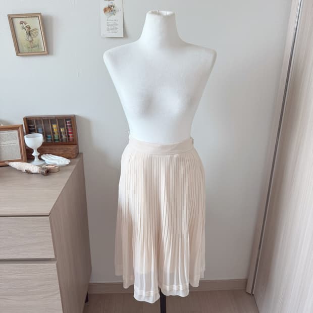 아이보리 크림 주름스커트