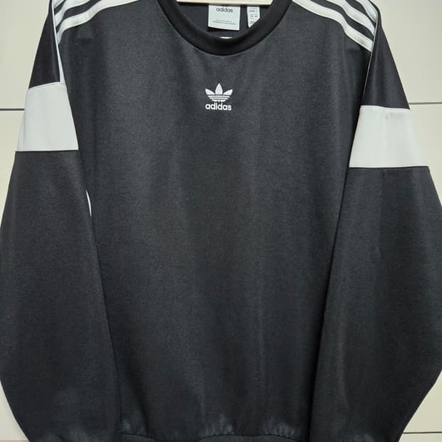 아디다스 커트라인 클래식 맨투맨