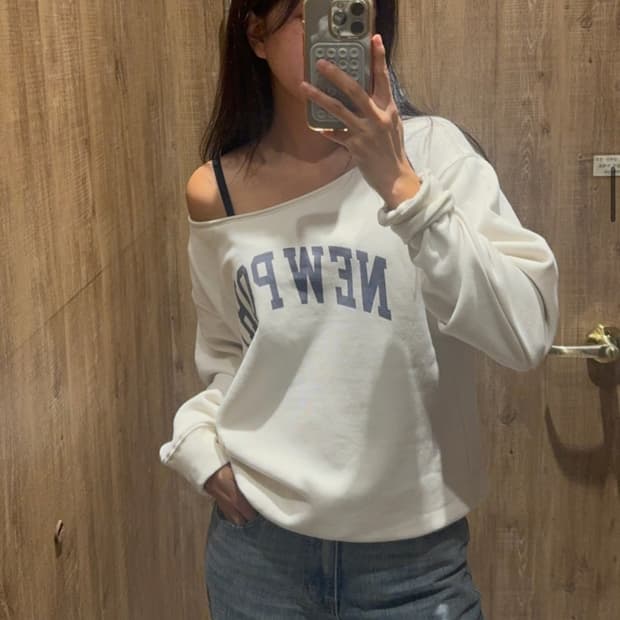 후아유 브랜디멜빌 오프숄더 맨투맨