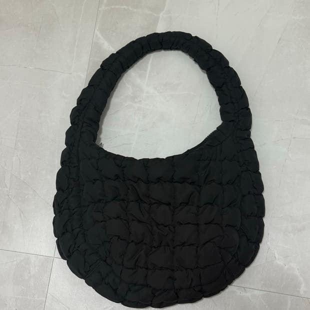 정품 코스 퀼티드 구름백 블랙