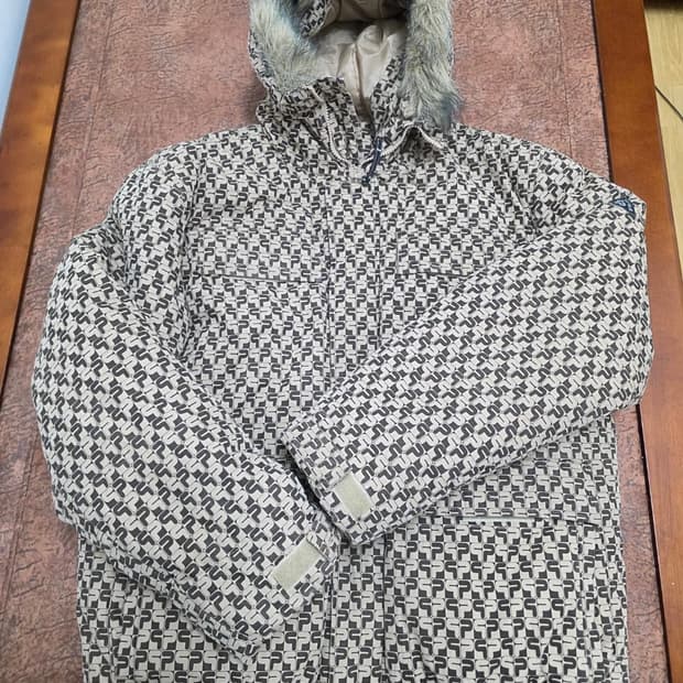 펠레펠레 모노그램 패딩 XL