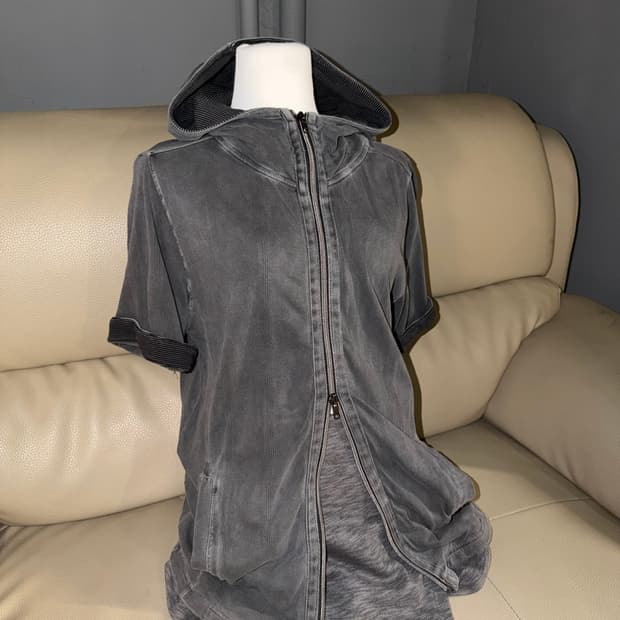 inner stripe point high-neck hood zip-up