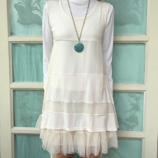 Unbalanced pattern sleeveless