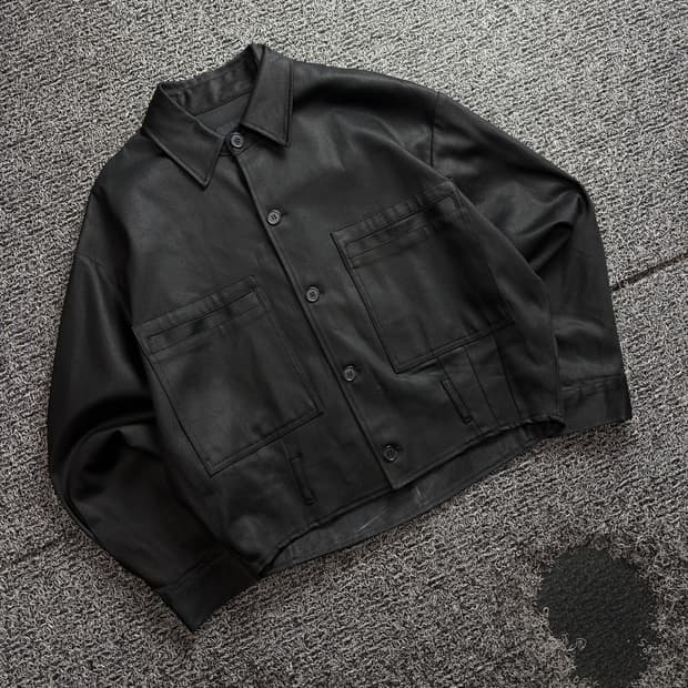 메종미네드 블랙 코팅 데님 트러커 크롭 자켓 3888