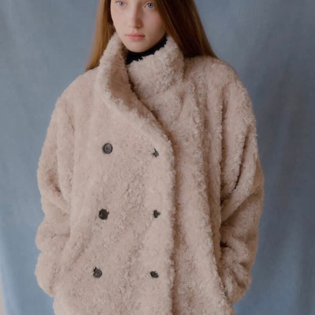 레터프롬문 더블버튼 퍼자켓 구해요