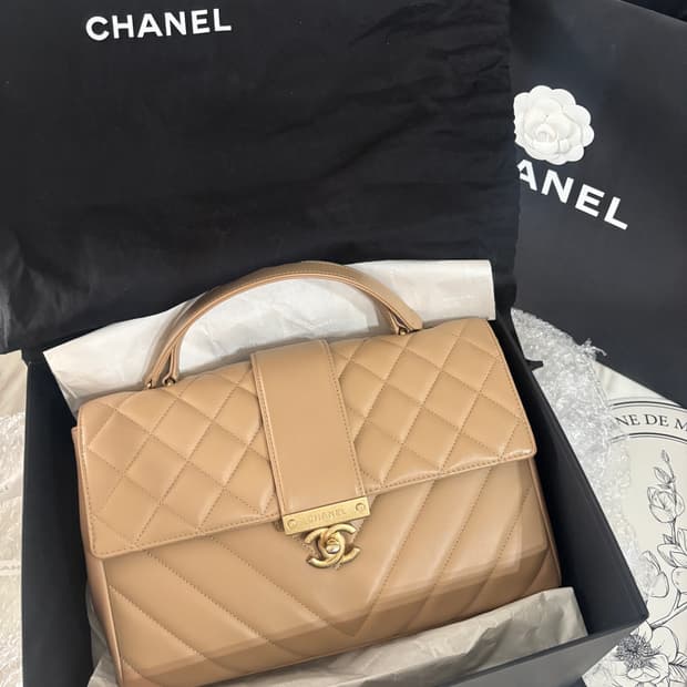 샤넬 트렌드cc탑핸들 플랩백 라지