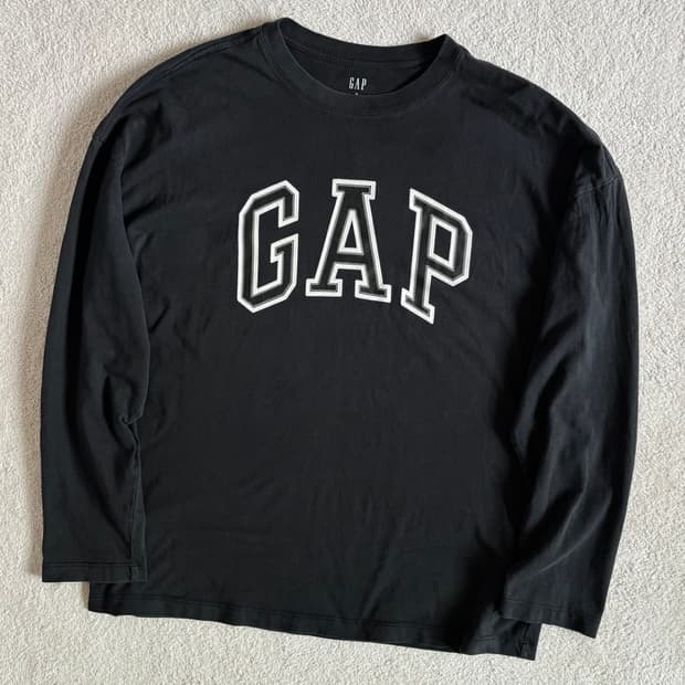 갭 GAP 블랙 빅로고 롱슬리브