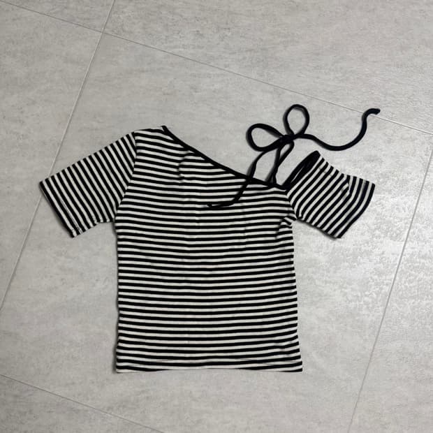 원더플레이스 스프라이트 반숄더 티셔츠