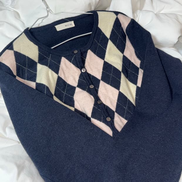 아가일 딸기화이트초코 네이비 가디건