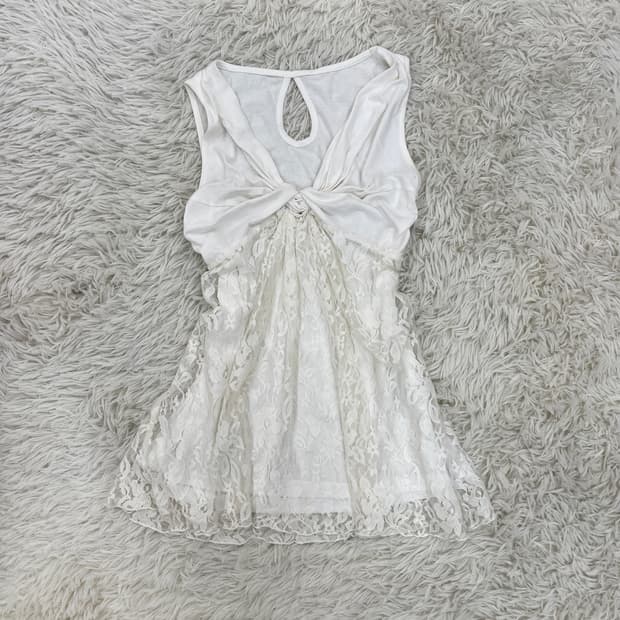 화이트 트위스트 레이스 롱 슬리브리스