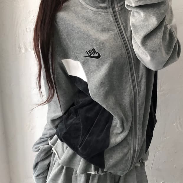 Nike 나이키 00’s 그레이배색 벨루어 트랙탑