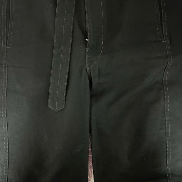 르메르 트위스티드 벨티드 팬츠 블랙