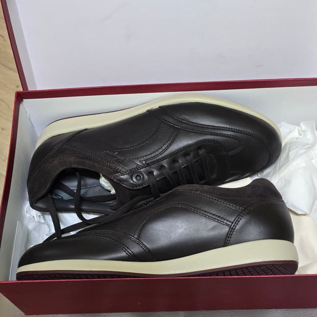 페라가모 스니커즈 새항품