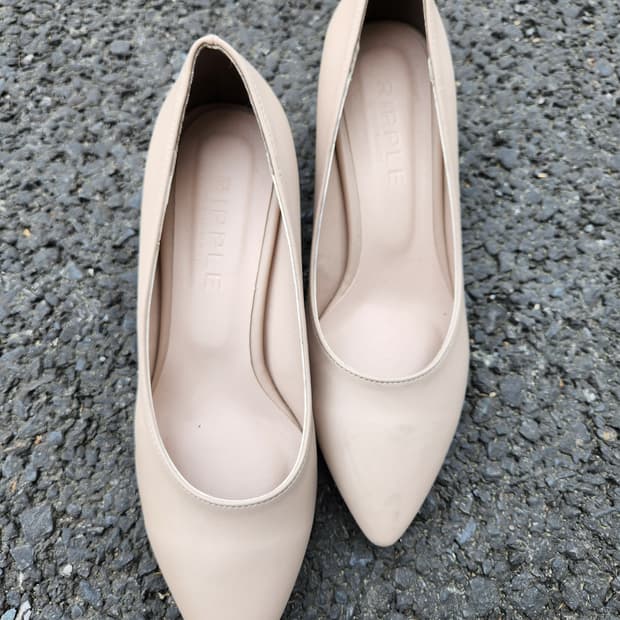 RIPPLE 베이지색 여성 펌프스힐 구두 235