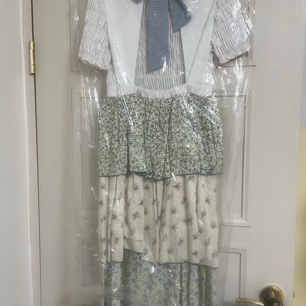 새제품 Lmml 화이트 스모킹 플라워 티어드 캉캉 원피스