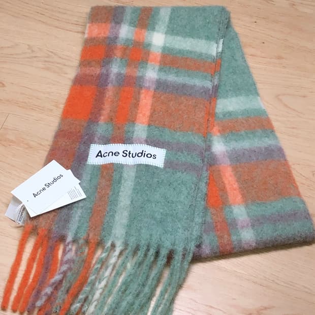 아크네스튜디오 머플러