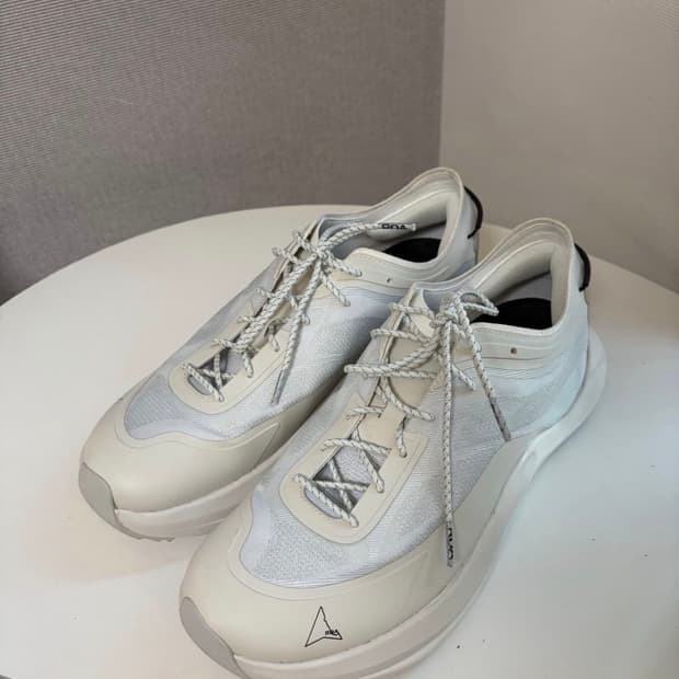 [45] Roa 로아 셀라 화이트 