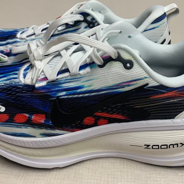 (새상품)나이키 보메로 18 SE 멀티컬러 화이트