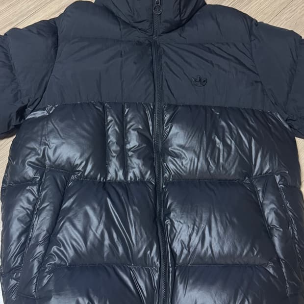 아디다스  오리지널 다운 패딩  블랙 색상  L