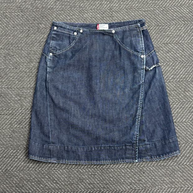 리바이스 엔지니어드 데님 랩 스커트 V0578 
