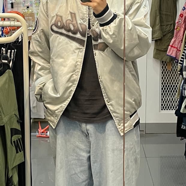 은색 스타디움 자켓