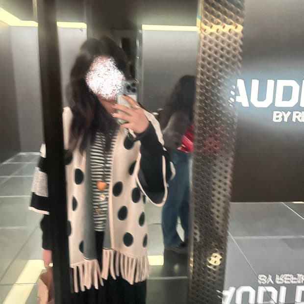 도트무늬 프린지 판초