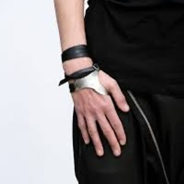 Yproject 창시자 요한 세르파티 2013 실버 925 가죽 팔찌