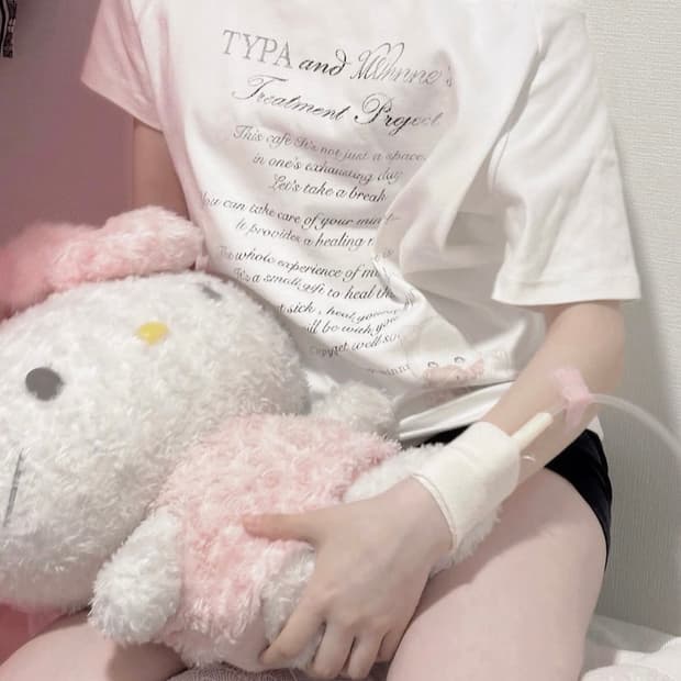 민네 타이파 콜라보 원숄더 반팔