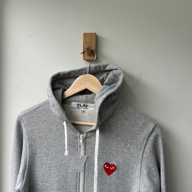 15222 - 꼼데가르송 레드 와펜 후드 집업