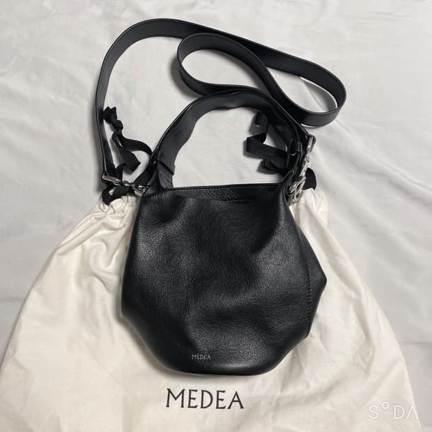MEDEA 메대아 블랙 레더 토트겸 크로스백