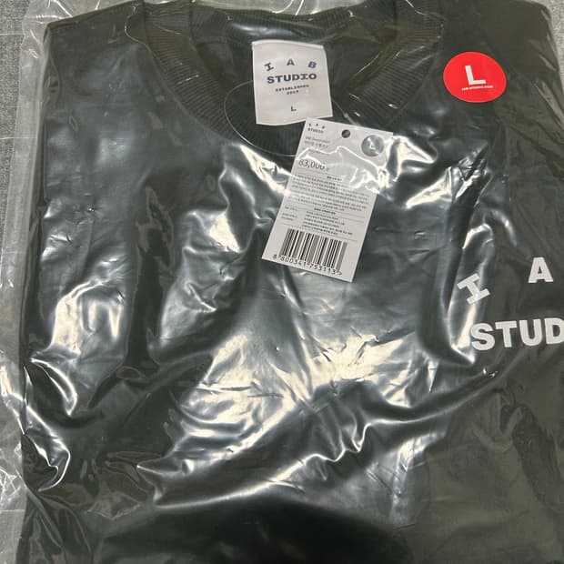 아이앱 스튜디오 맨투맨 L 새상품 그린 팝니다