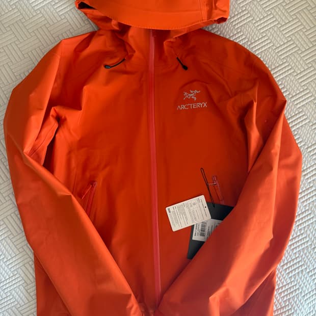 아크테릭스 베타 LT 자켓 페놈