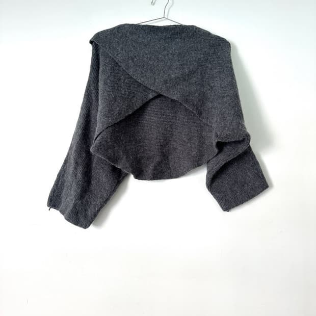 Short vertical open knit / grey