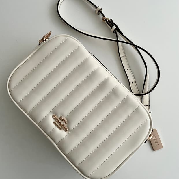 코치 COACH 퀼팅 크로스백 아이보리