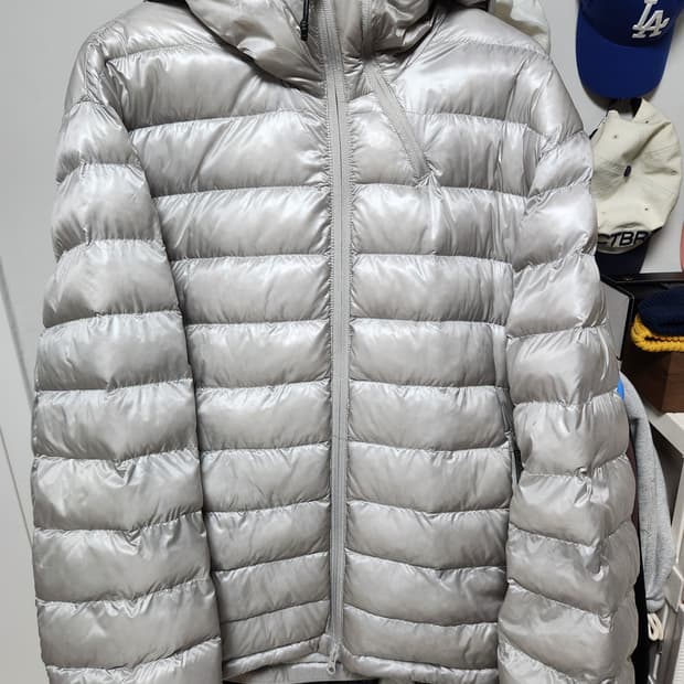 무신사스탠다드 탱커 라이트 벤트 패딩 자켓