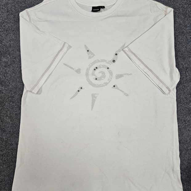 아캄 티셔츠 Studded Sun Half Top 급처