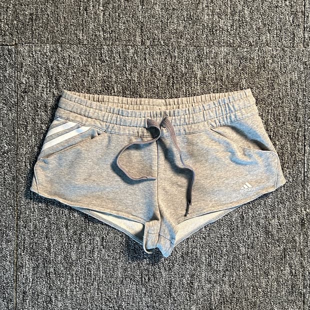 아디다스 그레이 트레이닝 숏팬츠