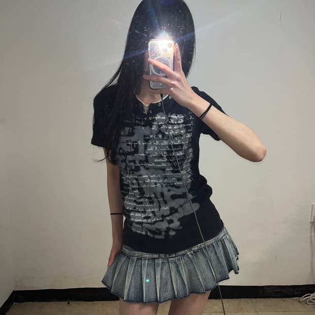 고딕 레터링 프린팅 레이어드 티셔츠